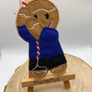 Bonhomme en pain d'épice sonneur de cloches d'église