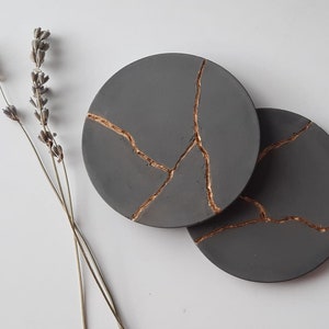 set di sottobicchieri kintsugi, regalo per la festa della mamma, regali unici e significativi, regali di inaugurazione della casa, regalo per lei, bicchieri, sottobicchiere con supporto immagine 1