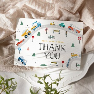 Etiquetas para lembrancinhas de aniversário de transporte - Etiquetas para presentes com tema de caminhões e carros - Lembrança para festa de veículos - Etiqueta de transporte urbano - Download instantâneo