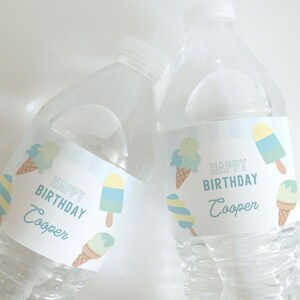 Etichetta per bottiglia d'acqua con gelato per compleanno - Decorazione per feste estive - Ecco il cono gelato per compleanno, involucri per bevande personalizzati - Download immediato
