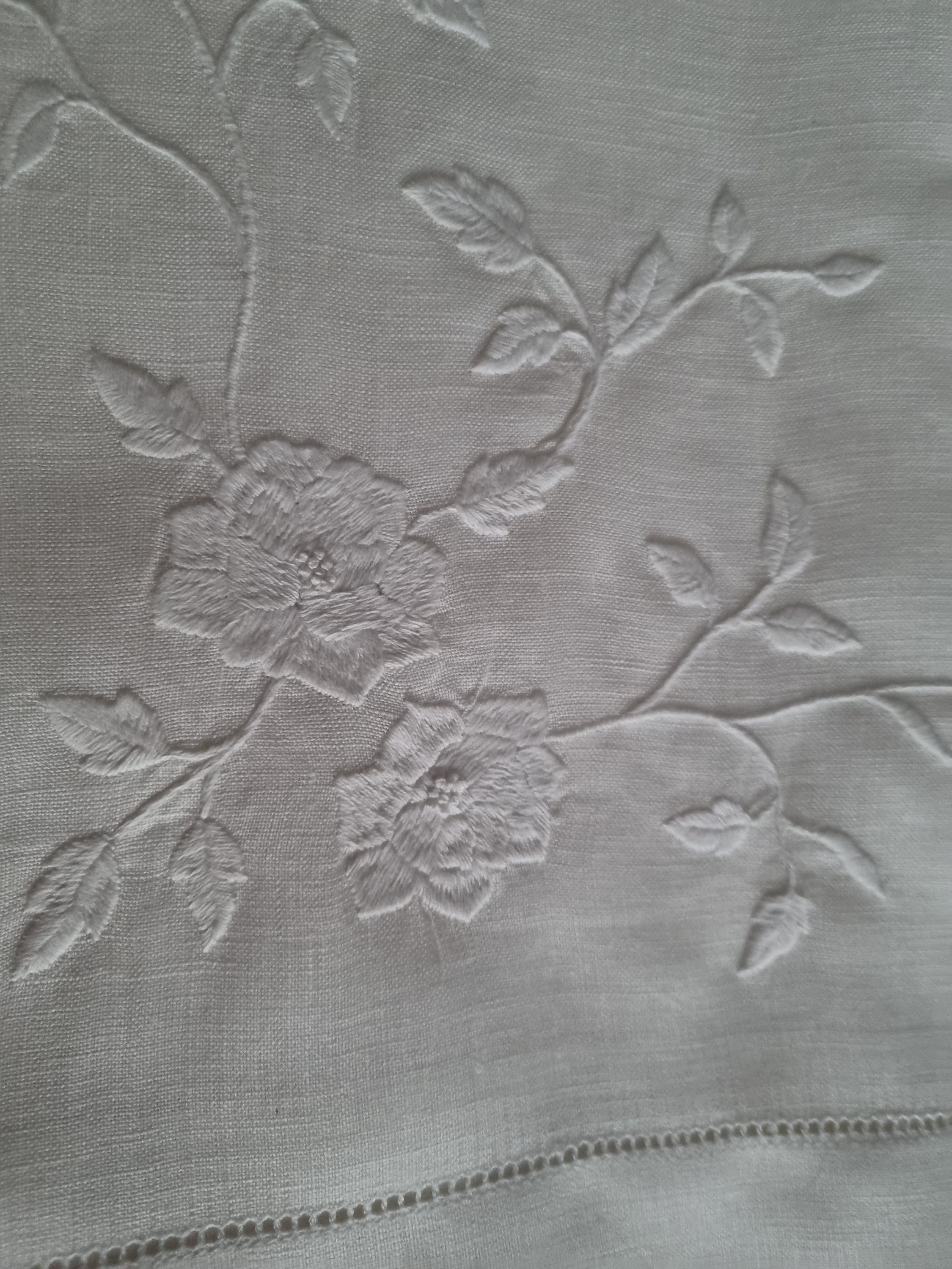 Nappe En Lin Pur Brodée Main - Dimensions 185x280 Cm, Blanc, Finition Artisanale - Neuf Avec étiquettes