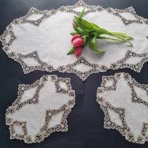 Set of 3 doilies in pure Bellora linen with Cantu&#39; Roselin hand embroidery Doilies handmade ecru&#39; color