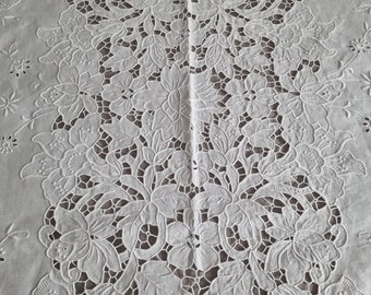 Spectacular bedspread in pure linen with Intaglio embroidery and hand satin stitch bedspread linen