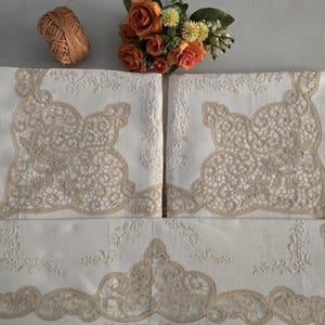 Pure linen sheet set with Cantù embroidery and hand-stitched satin stitch, ecru color sheet linen