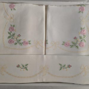 Hand-embroidered sheet in pure Bellora linen, satin stitch embroidery, sheet linen