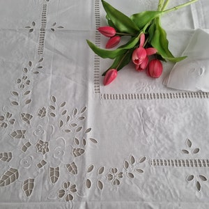 Embroidered tablecloth 100% cotton machine cut embroidery and hand lily x8 places Tablecloth