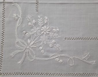 Elegant hand embroidered tablecloth in mixed linen 12 places tablecloth handmade