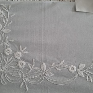 Machine embroidered sheet in pure cotton percale of the highest quality sheet cotton