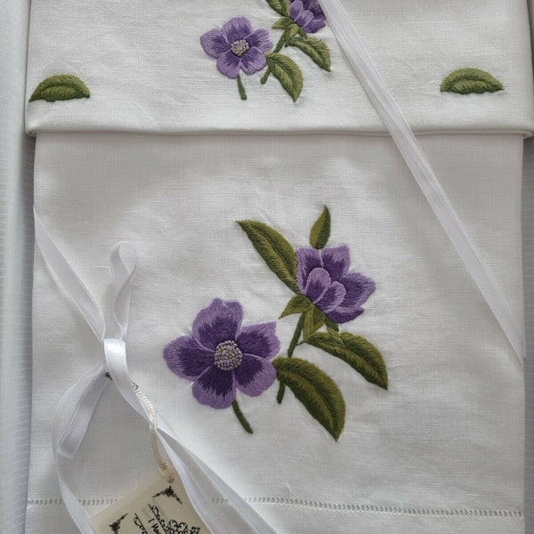 Serviettes de lin pur 1+1 prestigieuses avec une serviette faite à la main brodée au point satin