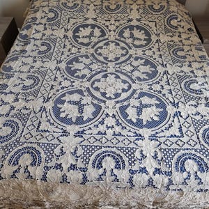 Majestic bedspread with hand-embroidered Burano bedspread embroidery