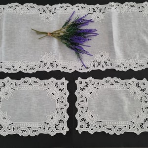 NAPPERON ECRU DE 30 CM DE DIAMETRE