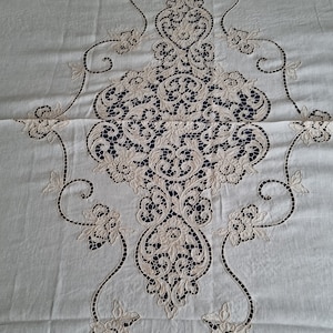 Spectacular pure linen bedspread with embroidery, hand cutwork and satin stitch 2.65 x 275 cm bedspread linen