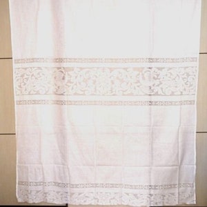 Very fine curtain in pure Sicilian hand-embroidered linen, 210 x 300 cm.