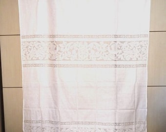 Very fine curtain in pure Sicilian hand-embroidered linen, 210 x 300 cm.