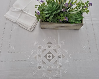 Museale tablecloth x 12 including 12 linen napkins with satin stitch and antique stitch embroidery by hand Tablecloth linen