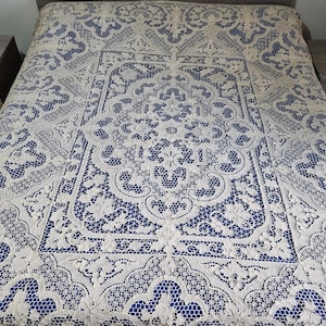 Majestic bedspread with hand-embroidered Burano bedspread embroidery
