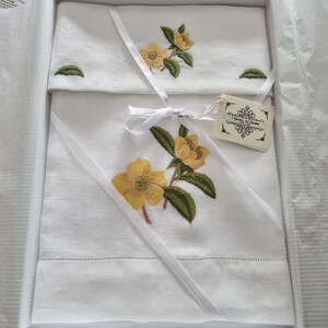 Prestigious 1+1 pure linen towels with satin stitch embroidery handmade towel