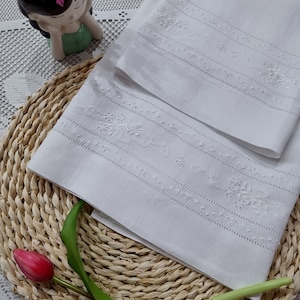Pure linen hand-embroidered towels Bellavia embroidery