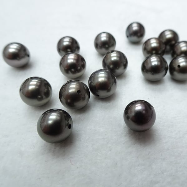 South Sea Tahitian Round Pearl 7mm-8mm Natural Color, Excellent Luster, Full-Drilled, Clean Skin, High Quality, Rare Small Size - 1 Piece