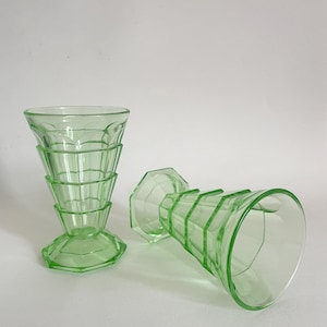 green wine glasses Green Wine Glasses - Nature's Vibrancy