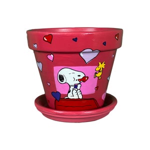 Snoopy plant pot. Hearts planter. Snoopy pottery.