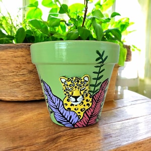 3D Hand Painted Jaguar Flower Pot – Jungle Animal Planter, Leopard Terracotta Pot- Tropical Home Decor, Boho Plant Lover Gift