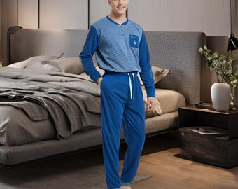 Pijama de rayas azules para hombre: poliéster cepillado, mangas con puños