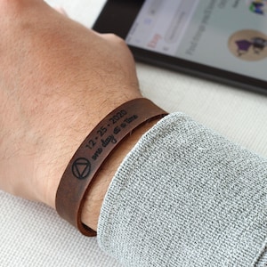 Pulsera de sobriedad grabada a medida, regalo de sobriedad para hombre, pulsera sobria de cuero personalizado, regalo AA, pulsera de recuperación