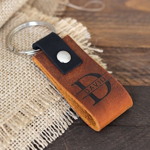 Llavero de monograma personalizado, llavero inicial grabado de cuero para hombres, regalo para él, regalo de cumpleaños para hombres, regalo de cuero grabado personalizado