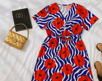 Midikleid mit abstraktem Print in Rot und Blau | Elegante Größe 4XL | Stilvoller Look für Partys und Büro