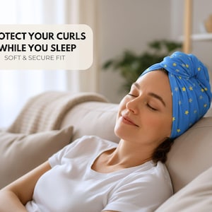 Protezione per ricci durante il sonno – BASIC Taglia unica | Alternativa leggera al cappello per il metodo Curly Girl e la cura quotidiana, blu e stelle
