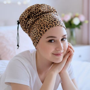 Buff método curly para dormir. Buff para proteger los rizos, con cordón ajustable. Accesorios para el cabello rizado. Estampado animal print