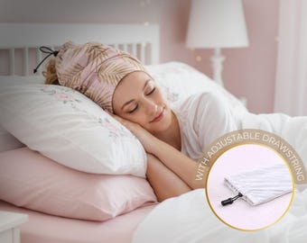 Touca de dormir para proteger cabelos cacheados com cordão ajustável. Protege seus cachos enquanto você dorme. Acessório para cabelo. Estampa de penas.
