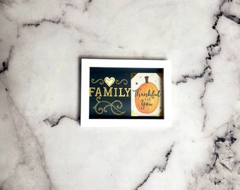 Boîte d'ombre pour Thanksgiving, boîte d'ombre pour enseigne de famille, décoration de table d'action de grâces, décoration d'intérieur, enseigne de cadre familial, mini enseignes de table 3D, gardien d'étagère