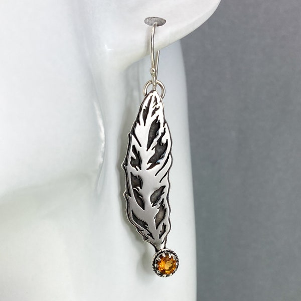 Boucles d'oreilles plumes en argent avec citrine - panaches percés de scie avec pierres à facettes jaunes et crochets français