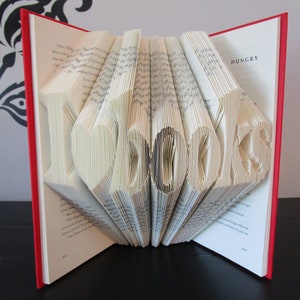 I Heart Books Folded Book Art, Buchliebhaber Geschenk, Bücherwurm Geschenk, Buchskulptur, Weihnachtsgeschenk