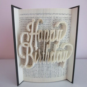 Arte de livro dobrado de feliz aniversário