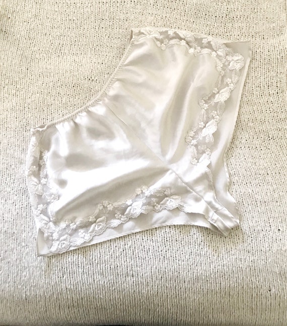 Beautiful Vintage Cream Silk Shorts
