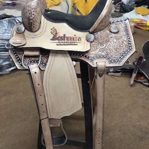 Hand Carved Leather Western Saddle: Pleasure Trail Barrel Racing with Headstall & Reins