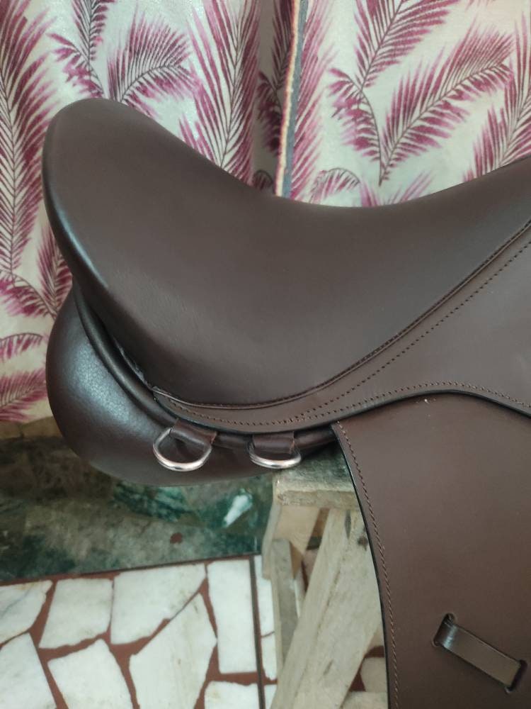 Selle de selle anglaise tout usage en cuir premium pour chevaux de saut d'obstacles, livraison gratuite - Canada