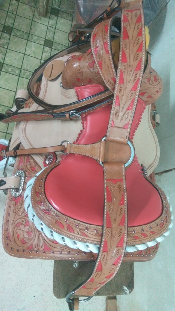Selle profonde de course Western Barrel : coutures mâles, jeu