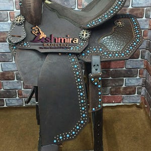 Silla de montar de cuero tallada a mano para caballos del oeste: comodidad para montar a caballo