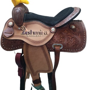 Handmade Leather Western Barrel Saddle: Trail Pleasure with Matching Tack