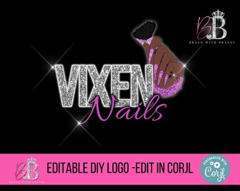 Puede incluir: Diseño de logotipo DIY editable para un salón de manicura llamado "Vixen Nails". El logotipo presenta un texto de purpurina plateada con un texto "Nails" rosa. Una mano con un cepillo de uñas se muestra en el lado derecho del logotipo.