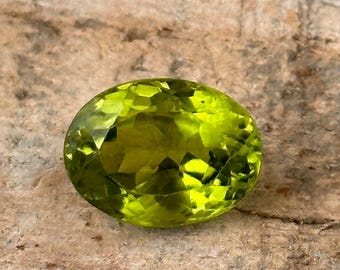Péridot de coupe ovale, pierre précieuse naturelle en vrac de 10,40 x 7,70 mm pour la fabrication de bijoux, 3,60 carats