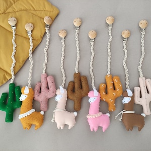 Felt Llama and Cactus Stroller Charms – Soft Boho Baby Toy Hangers – Handmade Montessori-Inspired Hanging Toys – Car Seat or Pram Decor