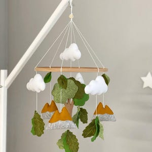 Mountain & Cloud Baby Mobile – Felt Nursery Decor with Leaves, Woodland Theme Crib Mobile, Handmade Eco-Friendly Baby Shower Gift