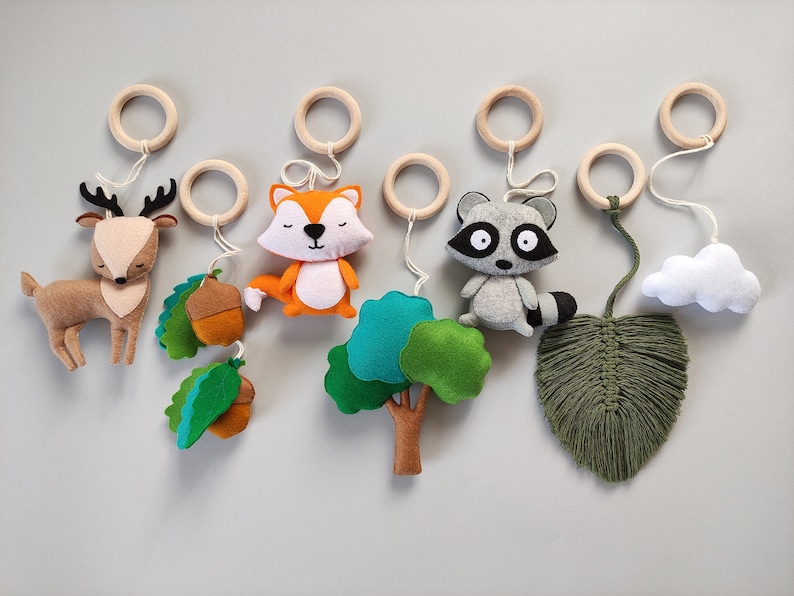 baby play gym woodland set! you can choose for yourself any of the toys presented: a tree, a fox, a raccoon, an oden, acorns, a green macrame leaf and a white cloud! choose your favorites!