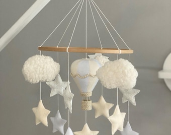 Heteluchtballon witte babymobiel, wieg babymobiel, vilten mobieltjes, neutrale baby, kinderkamer mobiel, heteluchtballon kinderkamer, reizen babymobiel