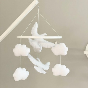 Neutral Baby Mobile with Doves and Clouds – Soft Felt Crib Mobile – White Nursery Decor – Baby Shower Gift – Montessori Inspired Mobile